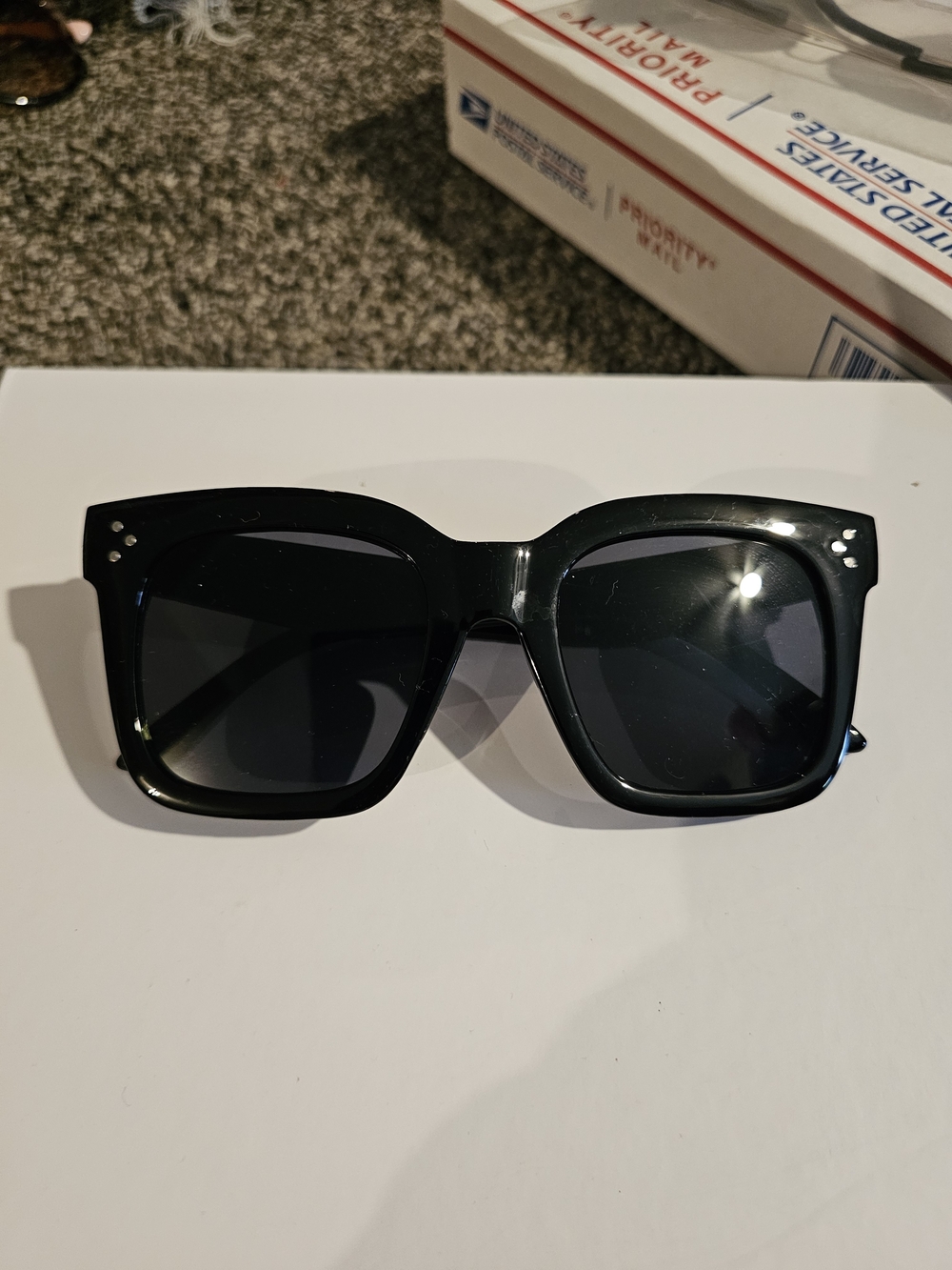 WoMen's Black Square Sunglasses - Classic UV Protection